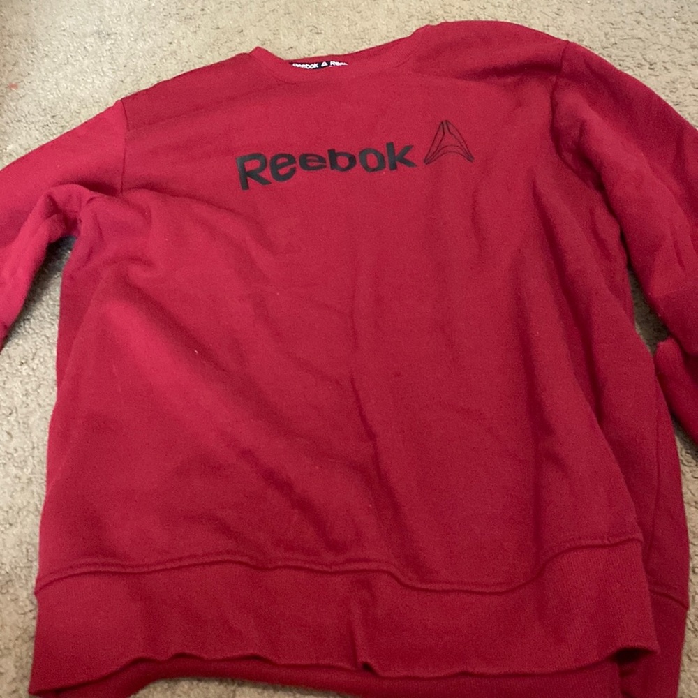 Burgundy Reebok sweat shirt size large good condition wore once
